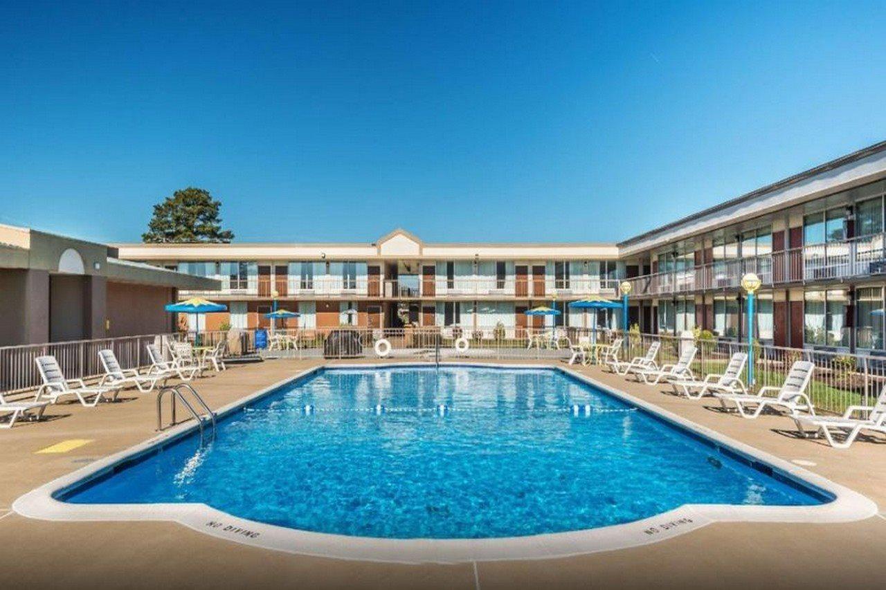 Days Inn By Wyndham South Hill Esterno foto