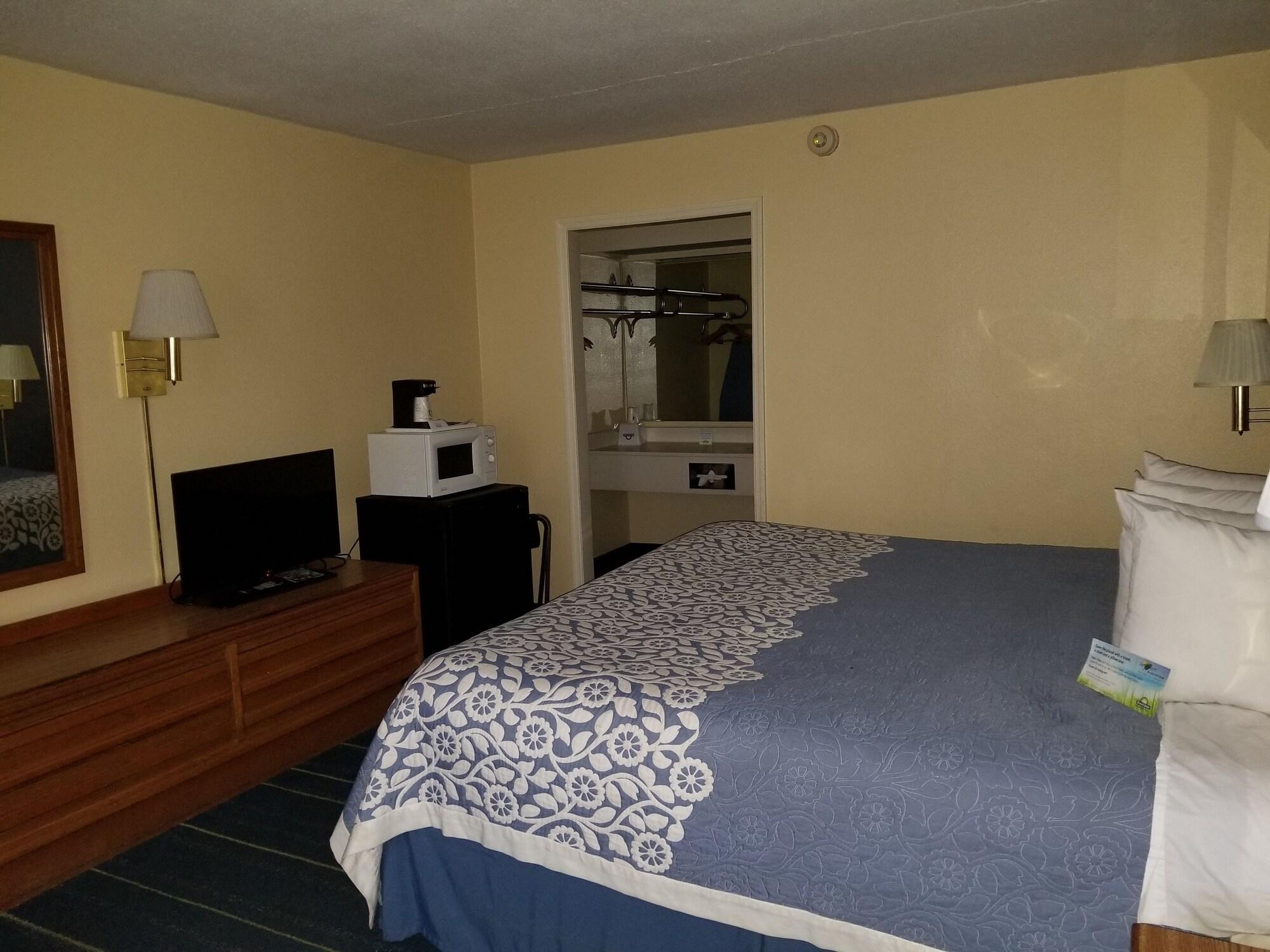 Days Inn By Wyndham South Hill Esterno foto