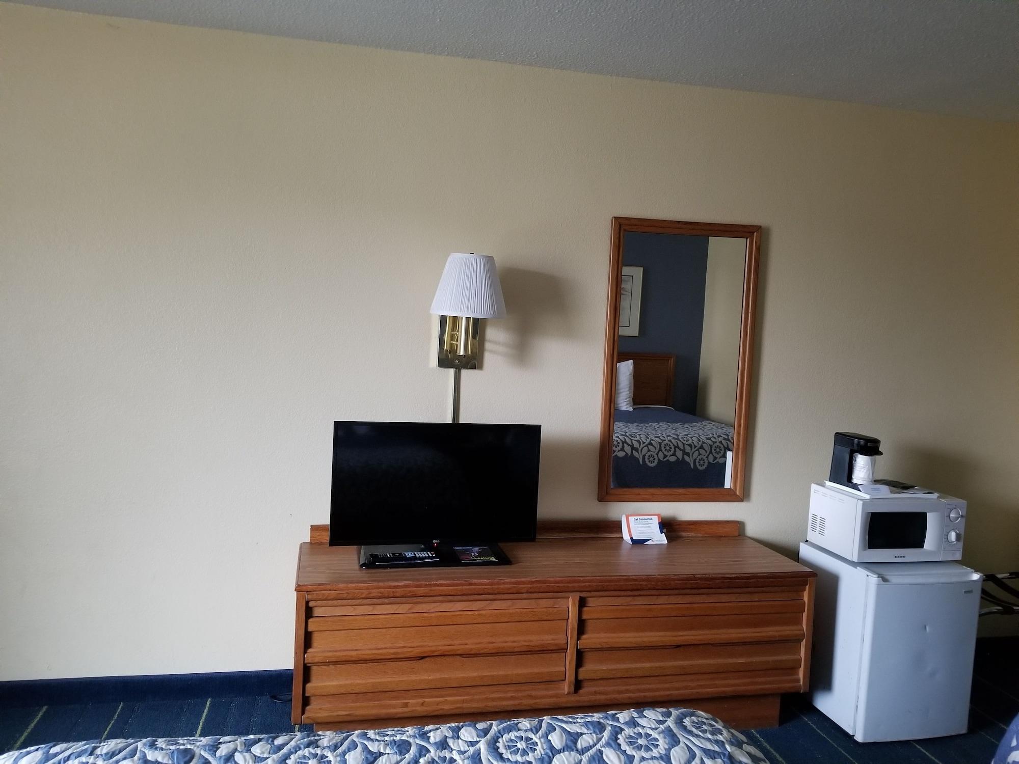 Days Inn By Wyndham South Hill Esterno foto