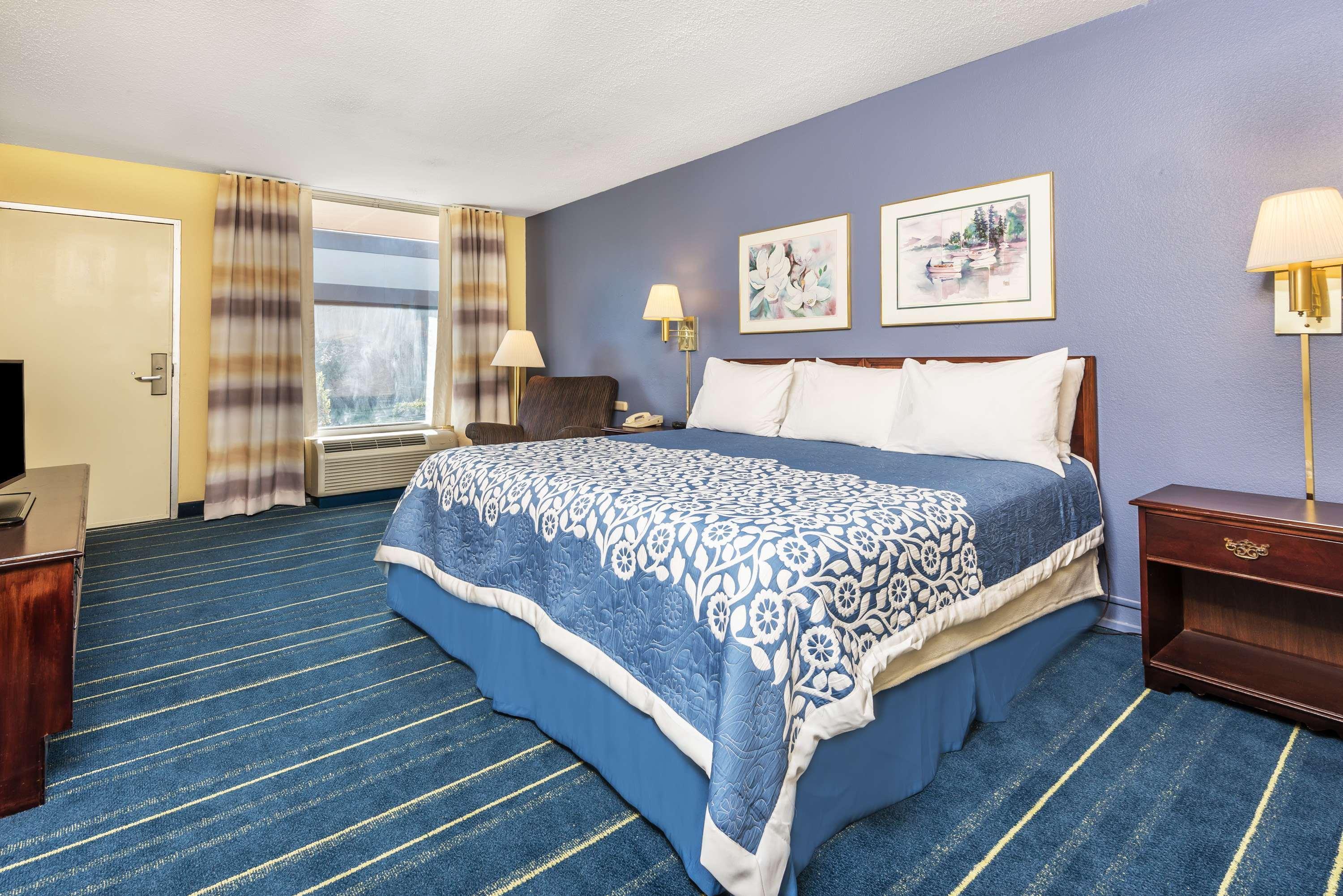 Days Inn By Wyndham South Hill Esterno foto
