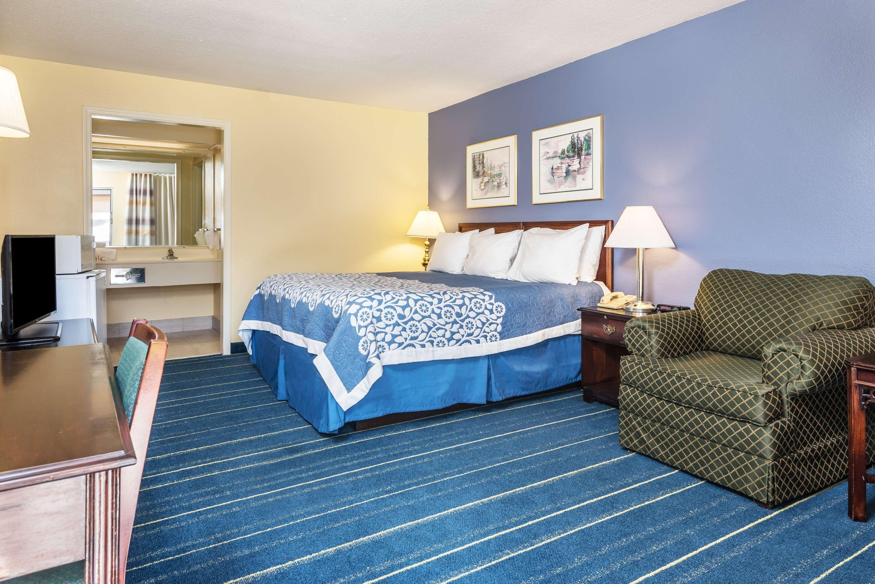 Days Inn By Wyndham South Hill Esterno foto