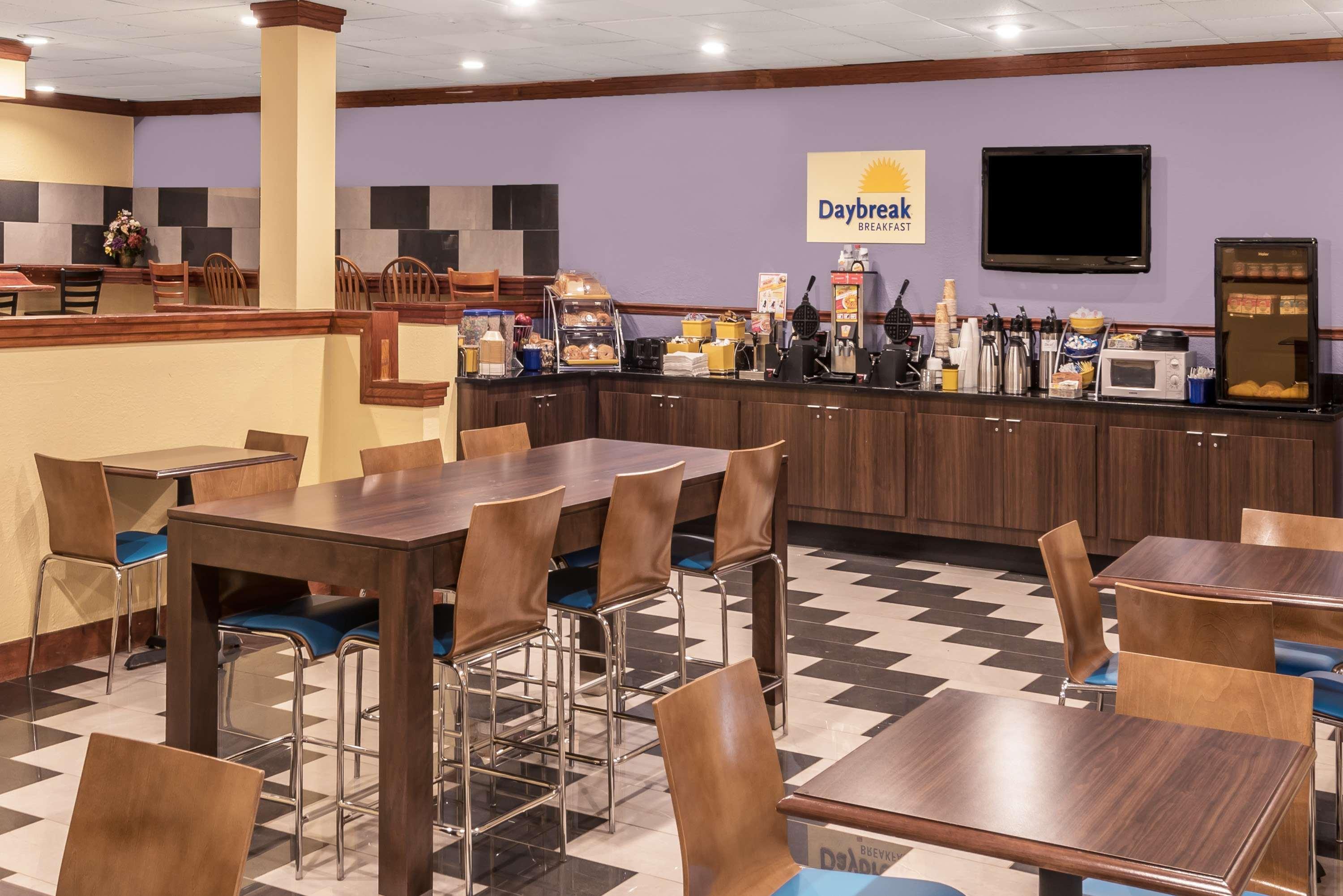 Days Inn By Wyndham South Hill Esterno foto