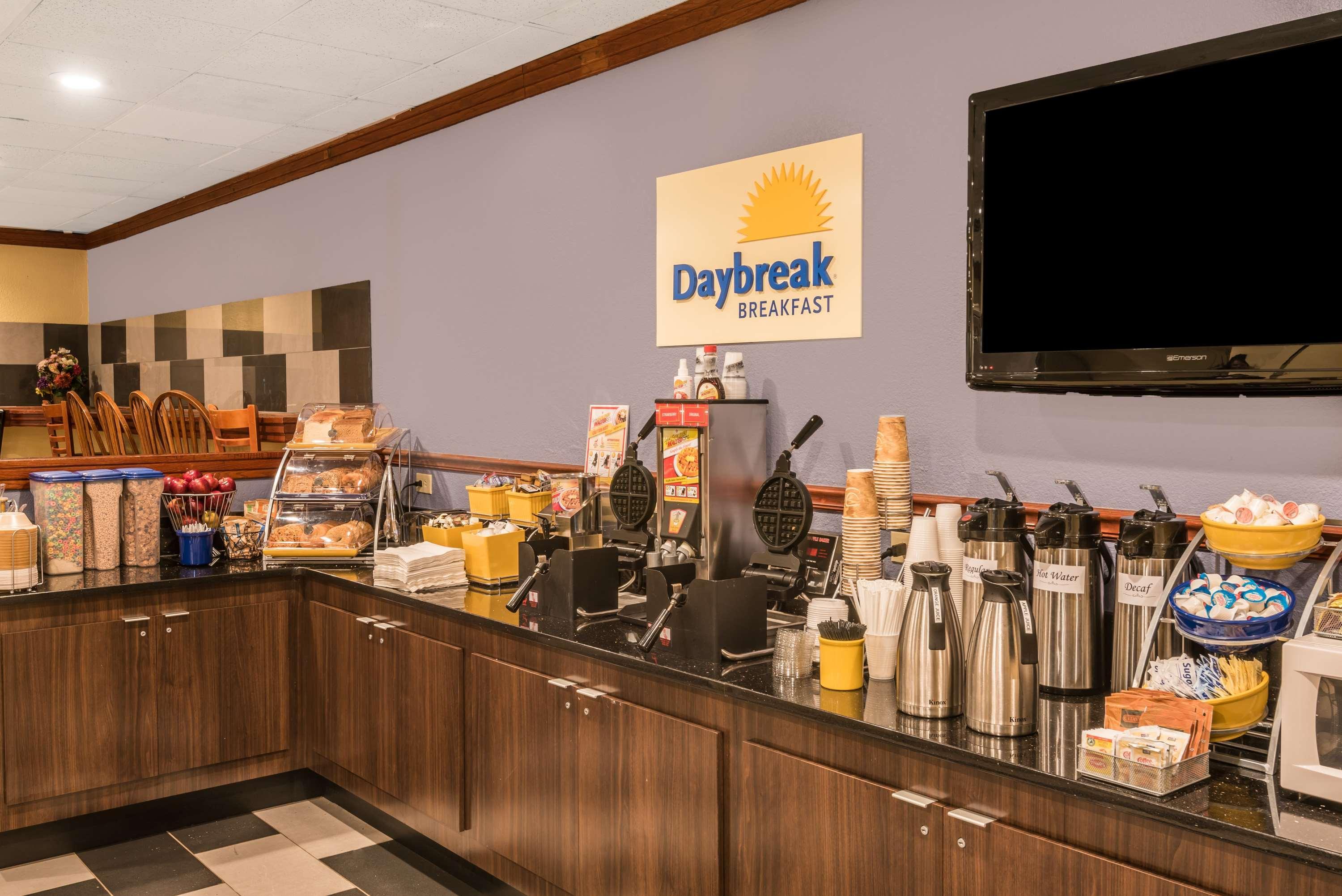 Days Inn By Wyndham South Hill Esterno foto